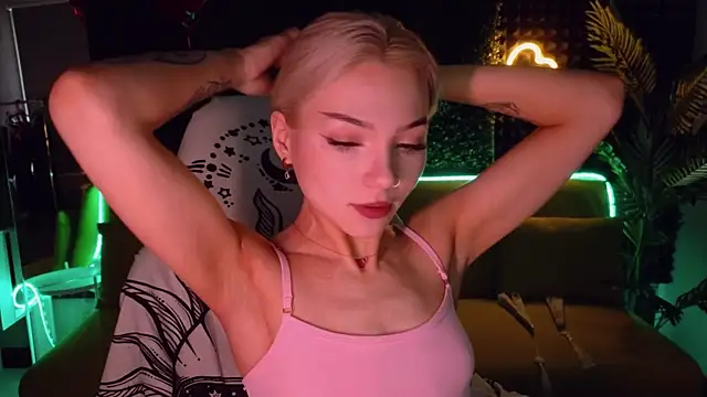 Snapshot of SandraBoyl chatting on 03-20-25, 01:13 SandraBoyl online show from 03-20-25, 01:13