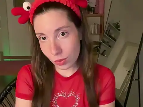 Snapshot of CringeButCute chatting on 10-20-25, 10:32 CringeButCute online show from 10-20-25, 10:32