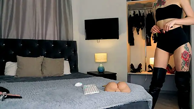 InvitingTina online show from 04-18-26, 05:22