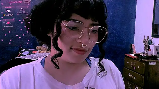 Snapshot of NinaYellow chatting on 05-12-26, 02:03 NinaYellow online show from 05-12-26, 02:03