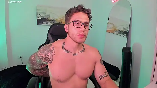 Snapshot of LucianSinclair chatting on 02-20-25, 12:19 LucianSinclair online show from 02-20-25, 12:19