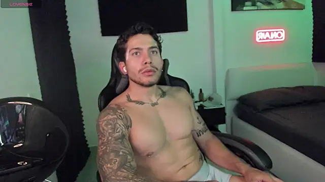 Snapshot of LucianSinclair chatting on 11-27-25, 12:56 LucianSinclair online show from 11-27-25, 12:56