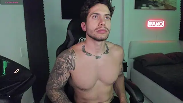 Snapshot of LucianSinclair chatting on 11-28-25, 02:25 LucianSinclair online show from 11-28-25, 02:25