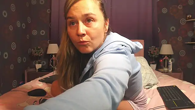 Snapshot of SquirtyAlice chatting on 11-25-25, 10:10 SquirtyAlice online show from 11-25-25, 10:10