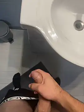 Snapshot of Mecchaud06 chatting on 12-29-24, 03:57 Mecchaud06 online show from 12-29-24, 03:57