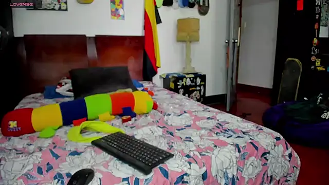 Snapshot of Tom_Krakow chatting on 12-01-25, 03:28 Tom Krakow online show from 12-01-25, 03:28