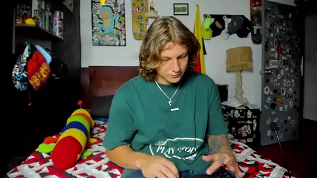 Snapshot of Tom_Krakow chatting on 02-13-26, 07:21 Tom Krakow online show from 02-13-26, 07:21