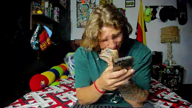 Snapshot of Tom_Krakow chatting on 02-19-26, 08:05 Tom Krakow online show from 02-19-26, 08:05