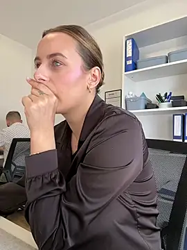 Hii Lolla online show from 04-20-26, 07:00