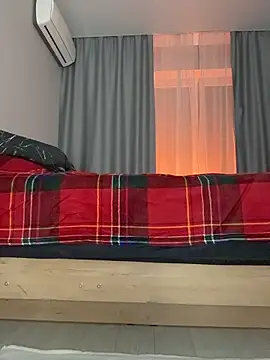 Snapshot of -SweetDi- chatting on 12-04-25, 05:43 -SweetDi- online show from 12-04-25, 05:43