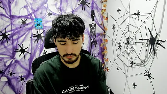 Snapshot of DmitriSanders chatting on 12-18-25, 08:26 DmitriSanders online show from 12-18-25, 08:26