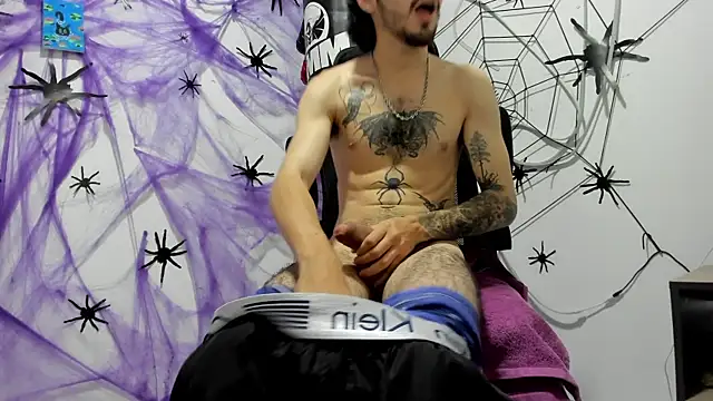 Snapshot of DmitriSanders chatting on 01-06-26, 02:43 DmitriSanders online show from 01-06-26, 02:43