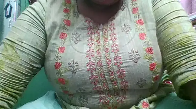 Snapshot of cutegirl_1212 chatting on 01-11-25, 12:50 cutegirl 1212 online show from 01-11-25, 12:50