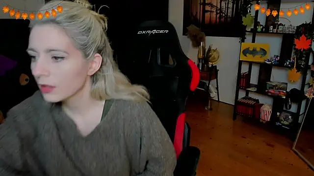 Lisaonthemoon online show from 10-29-25, 08:43