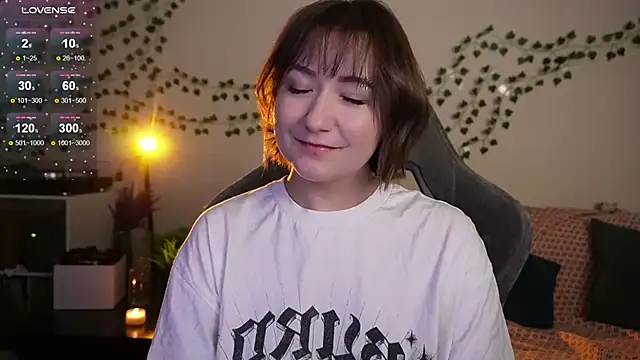 Megan  Hart online show from 11-26-25, 12:44