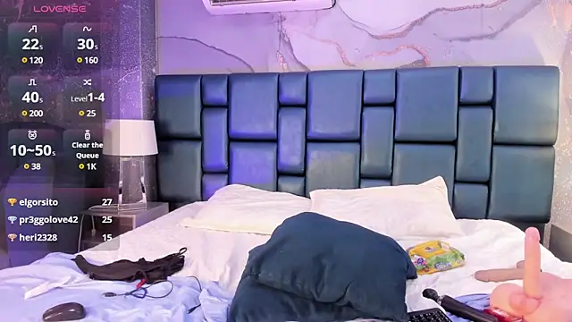 Nahomi Wild online show from 01-15-25, 12:41