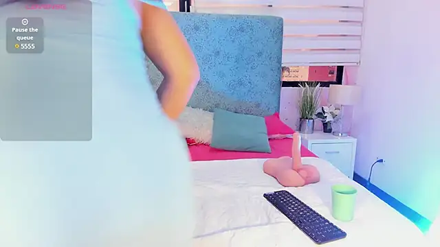 Nahomi Wild online show from 02-02-25, 08:08