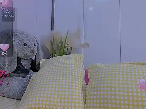 Linh diudang online show from 05-18-26, 04:07