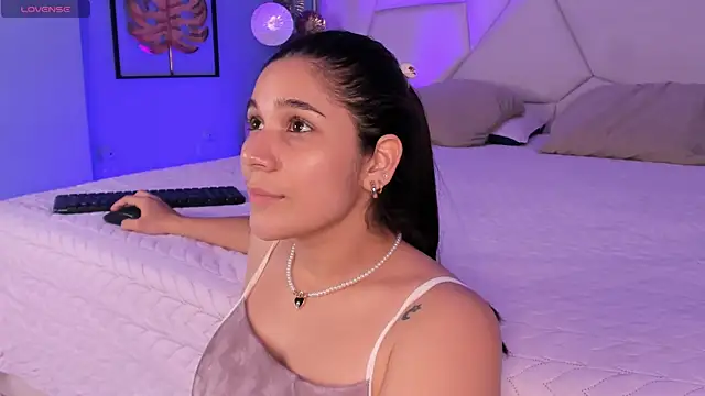 Snapshot of bellaa_becca chatting on 11-28-25, 09:28 bellaa becca online show from 11-28-25, 09:28