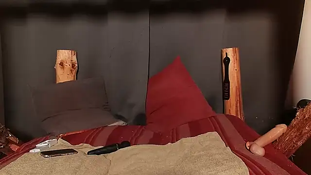 Snapshot of Erika__Dan chatting on 12-20-25, 10:06 Erika Dan online show from 12-20-25, 10:06