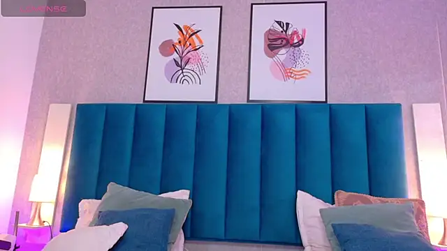 CheneellLorens online show from 10-19-25, 03:45