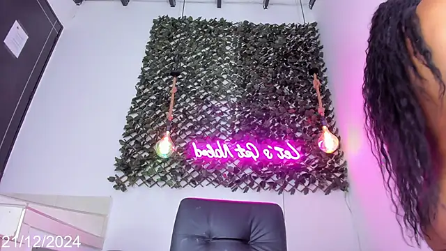 Snapshot of Brianna_Stars chatting on 12-21-24, 08:21 Brianna Stars online show from 12-21-24, 08:21