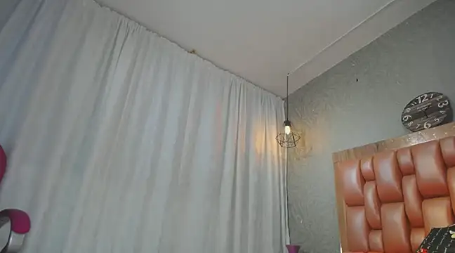 Snapshot of KEYRA-MILLER- chatting on 01-17-25, 01:36 KEYRA-MILLER- online show from 01-17-25, 01:36