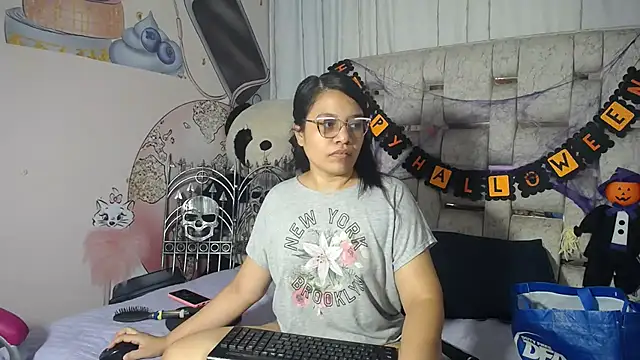 Snapshot of KEYRA-MILLER- chatting on 10-23-25, 02:55 KEYRA-MILLER- online show from 10-23-25, 02:55