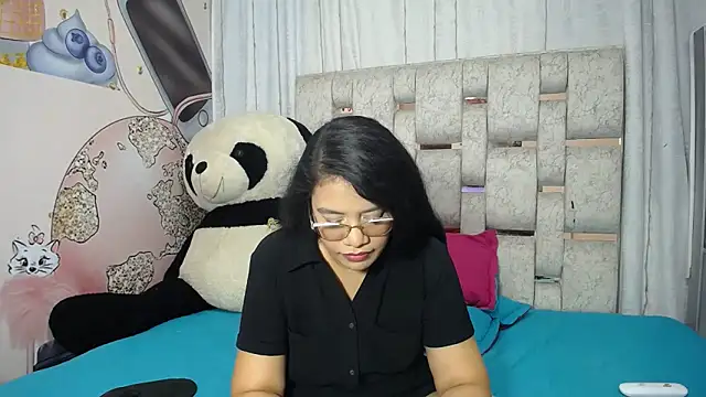 Snapshot of KEYRA-MILLER- chatting on 11-18-25, 02:28 KEYRA-MILLER- online show from 11-18-25, 02:28