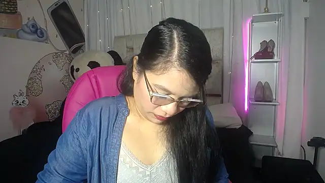 Snapshot of KEYRA-MILLER- chatting on 11-25-25, 02:00 KEYRA-MILLER- online show from 11-25-25, 02:00