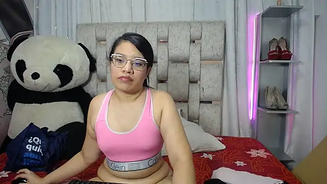 Snapshot of KEYRA-MILLER- chatting on 11-30-25, 02:15 KEYRA-MILLER- online show from 11-30-25, 02:15