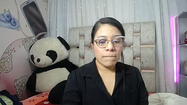 Snapshot of KEYRA-MILLER- chatting on 12-03-25, 02:30 KEYRA-MILLER- online show from 12-03-25, 02:30