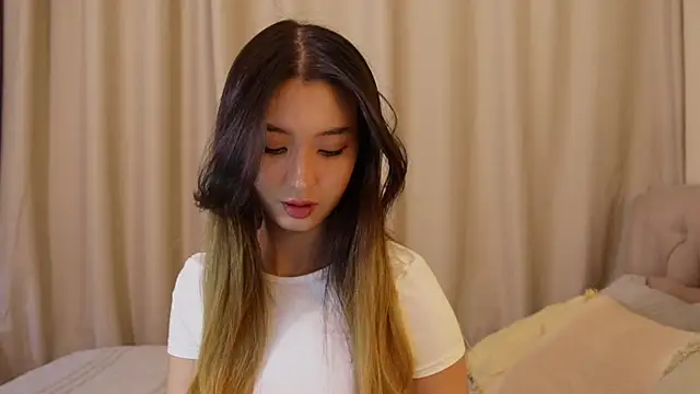 Snapshot of Sarasuo1 chatting on 12-06-24, 11:11 Sarasuo1 online show from 12-06-24, 11:11