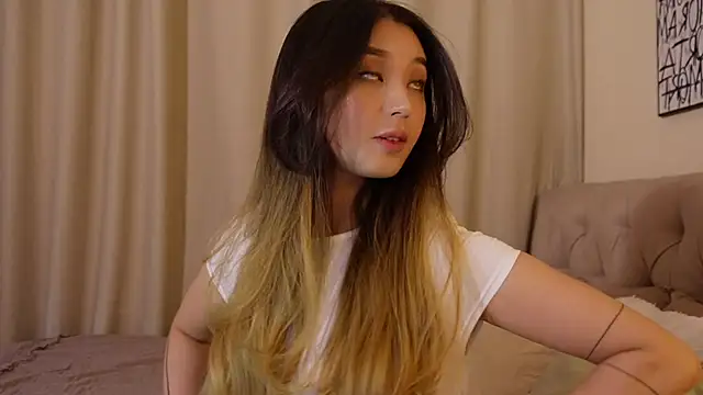 Snapshot of Sarasuo1 chatting on 12-10-24, 11:32 Sarasuo1 online show from 12-10-24, 11:32