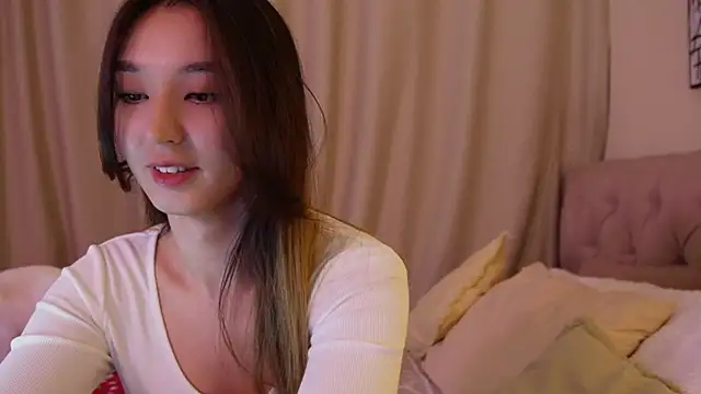 Snapshot of Sarasuo1 chatting on 12-11-24, 01:28 Sarasuo1 online show from 12-11-24, 01:28