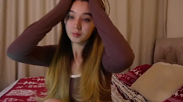 Snapshot of Sarasuo1 chatting on 12-23-24, 11:57 Sarasuo1 online show from 12-23-24, 11:57