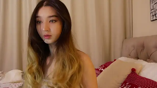 Snapshot of Sarasuo1 chatting on 12-24-24, 12:22 Sarasuo1 online show from 12-24-24, 12:22