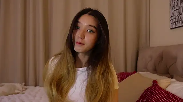 Snapshot of Sarasuo1 chatting on 12-29-24, 12:01 Sarasuo1 online show from 12-29-24, 12:01