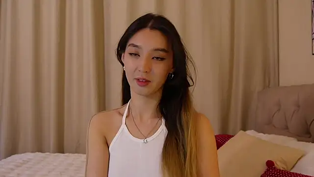 Snapshot of Sarasuo1 chatting on 01-08-25, 11:21 Sarasuo1 online show from 01-08-25, 11:21