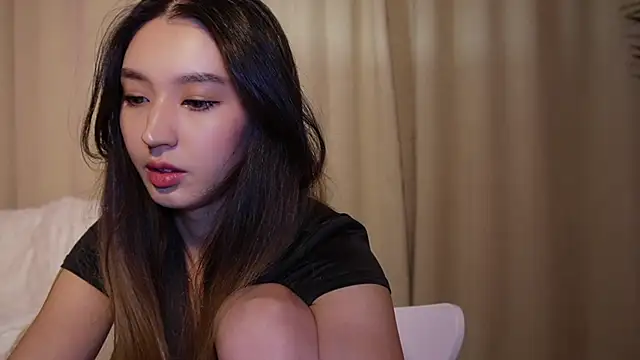 Snapshot of Sarasuo1 chatting on 01-31-25, 01:34 Sarasuo1 online show from 01-31-25, 01:34