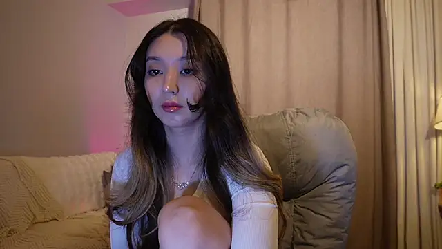Snapshot of Sarasuo1 chatting on 06-12-26, 02:38 Sarasuo1 online show from 06-12-26, 02:38