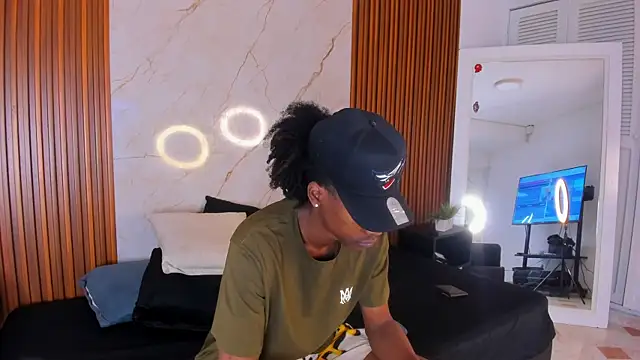 Snapshot of BRYXXXON1 chatting on 02-13-25, 03:03 BRYXXXON1 online show from 02-13-25, 03:03