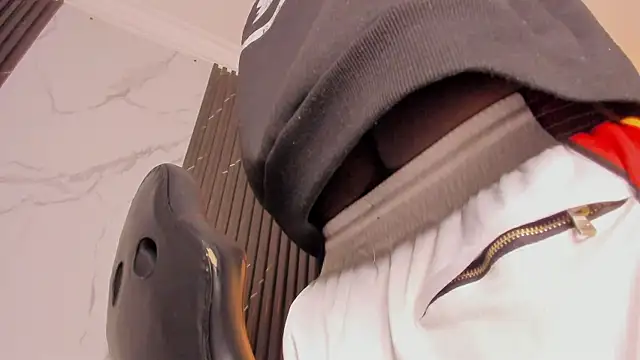 Snapshot of BRYXXXON1 chatting on 02-23-25, 10:06 BRYXXXON1 online show from 02-23-25, 10:06