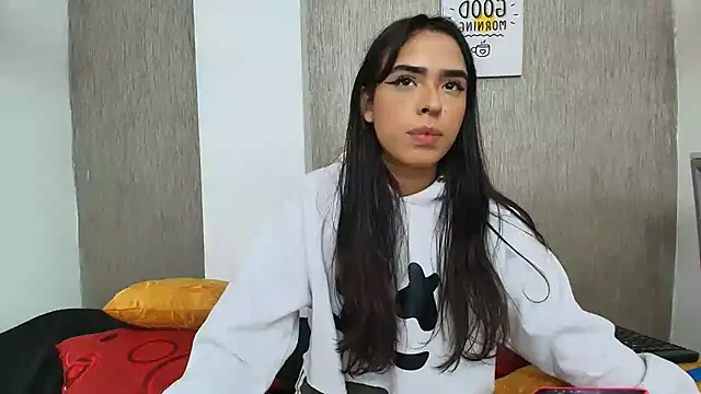 Snapshot of Cloeandtyfanny chatting on 02-10-25, 03:35 Cloeandtyfanny online show from 02-10-25, 03:35