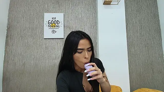 Snapshot of Cloeandtyfanny chatting on 02-12-25, 06:40 Cloeandtyfanny online show from 02-12-25, 06:40