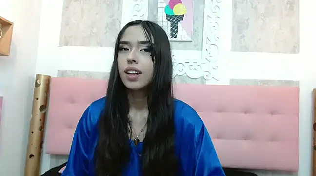 Snapshot of Cloeandtyfanny chatting on 02-28-25, 03:59 Cloeandtyfanny online show from 02-28-25, 03:59