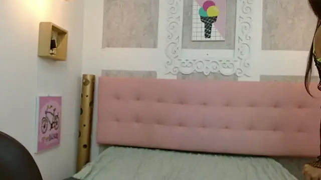 Snapshot of Cloeandtyfanny chatting on 03-07-25, 08:34 Cloeandtyfanny online show from 03-07-25, 08:34