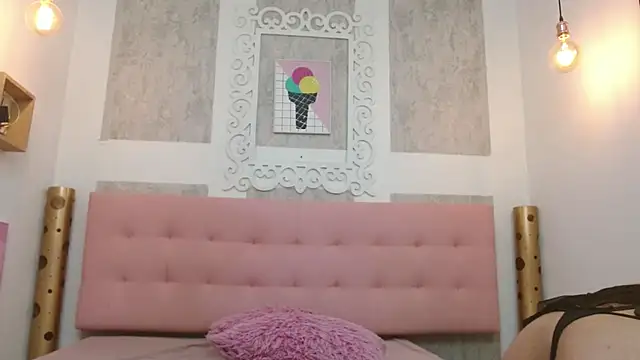 Snapshot of Cloeandtyfanny chatting on 03-10-25, 03:23 Cloeandtyfanny online show from 03-10-25, 03:23