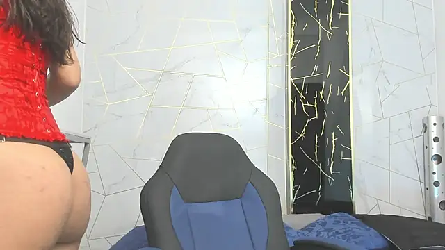 Snapshot of Cloeandtyfanny chatting on 09-19-25, 03:19 Cloeandtyfanny online show from 09-19-25, 03:19