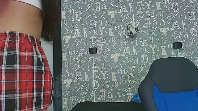 Snapshot of Cloeandtyfanny chatting on 09-27-25, 09:31 Cloeandtyfanny online show from 09-27-25, 09:31